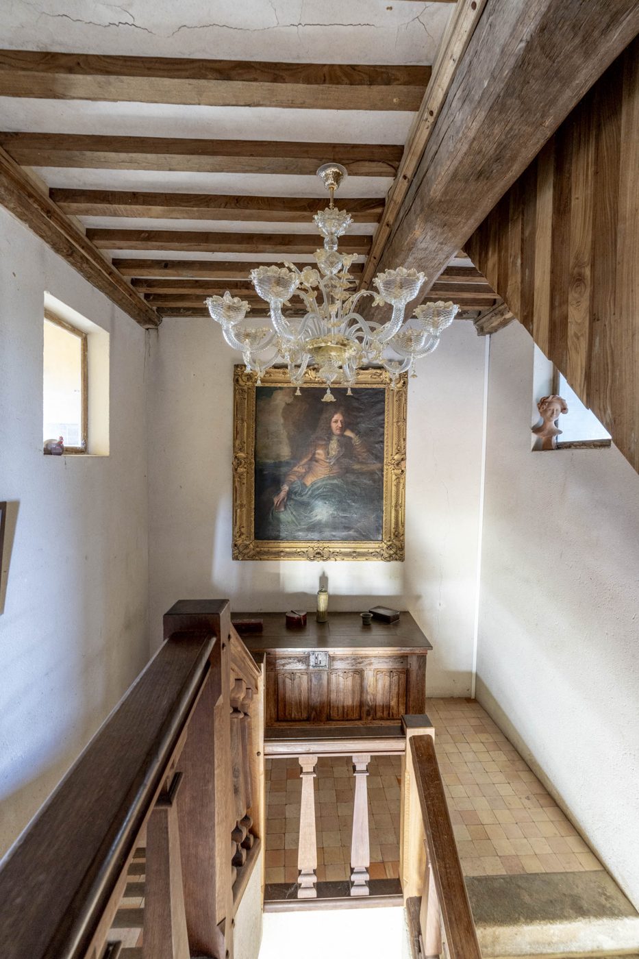 Escalier du prieuré : portrait du marquis de Nocé, ancêtre, proche du Régent
